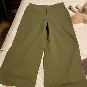 Forest green high waisted Capri style pant